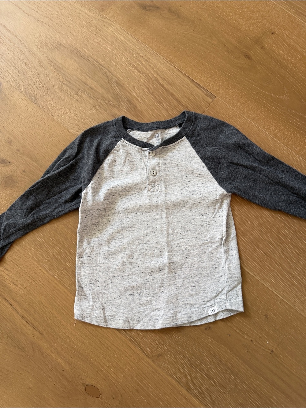 GAP Raglan Henley Long-Sleeve Shirt - Heather Gray & Charcoal
